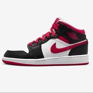 Meet your Posher, Layla